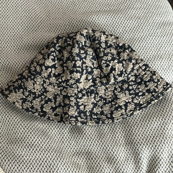 Urban Outfitters Floral Bucket Hat - Picture 2 of 5